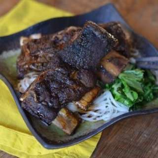 Slow Cooker Asian Short Ribs (with Soy Sauce Glaze)