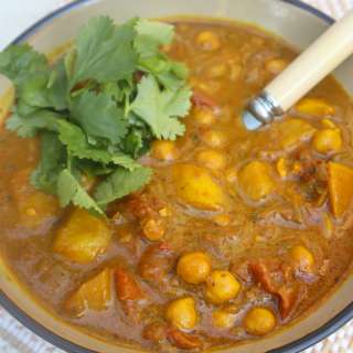 Potato soup with chickpeas, tomatoes and turmeric