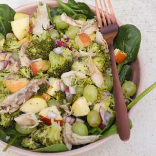Smoked mackerel salad with broccoli, apple and grapes