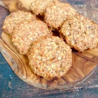 Oatmeal cookies with banana and almond butter