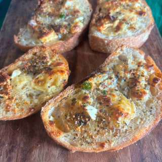 10-Min Garlic Bread In Air Fryer (Not Frozen!!)