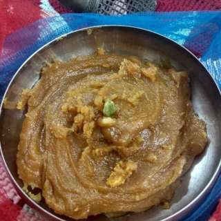 Besan ka Halwa | Indian Besan Pudding