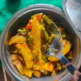 Roasted Potatoes and Green Beans (Aloo Sem)