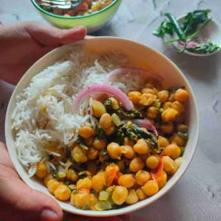 Easy Chana Saag (Indian Chickpea Curry with Spinach)