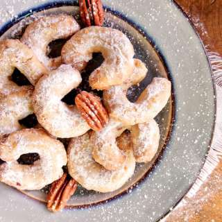 Cuernitos de Nuez (Butter Pecan Cookies) / Polvorones (Mexican Wedding Cookies)