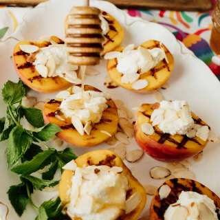 Duraznos al Grill con Requeson (Grilled Peaches with Ricotta Cheese)