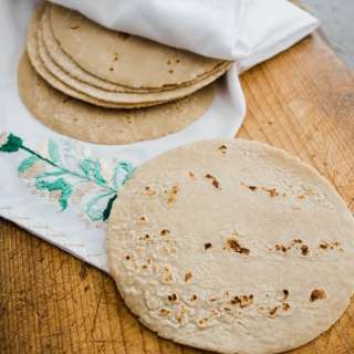 Homemade Corn Tortillas (Tortillas de Maiz)