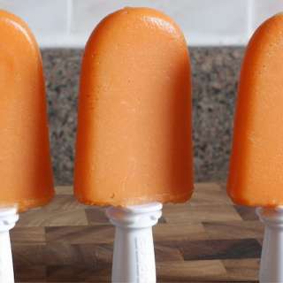 Paleta de Papaya y Coco (Papaya and Coconut Popsicle)