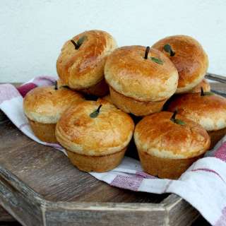 Russian Apple Cinnamon Cupcakes