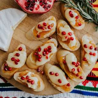 Festive Brie Bruschetta Crostini Appetizer