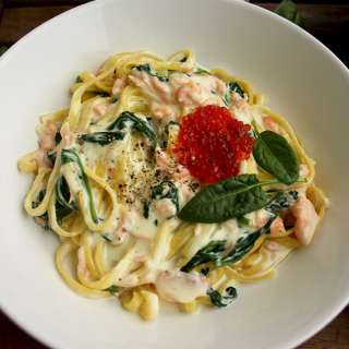 One-Pot Creamy Smoked Salmon Pasta with Spinach