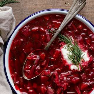 Easy Vegetarian Borscht Soup