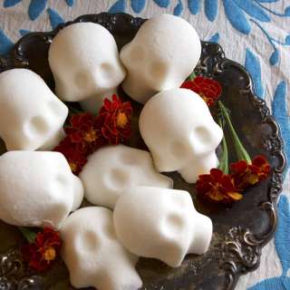 How to Make Sugar Skulls (Calavera de Azúcar)