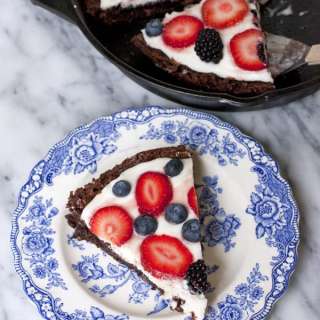 Berry Brownie Pizza