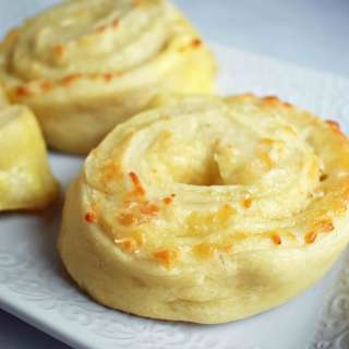 Golden's Garlic Parmesan Cheese Rolls