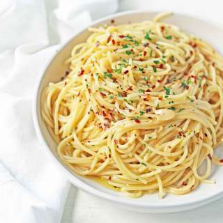 Spaghetti Aglio e Olio (Spaghetti with Garlic and Olive Oil)