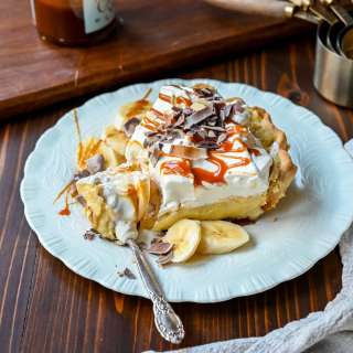 Salted Caramel Banana Cream Pie
