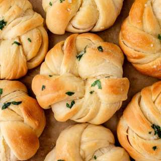 Knotted Rolls