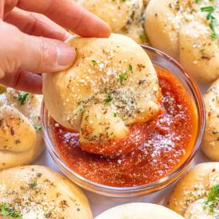 Easy Homemade Garlic Knots