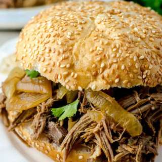 Slow Cooker Pulled Pork Sandwiches