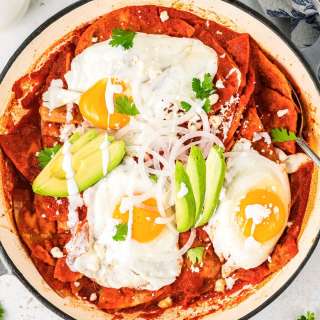 Chilaquiles Rojos con Huevo