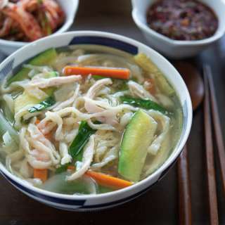 Korean Knife Cut Noodle Soup (Kalguksu)