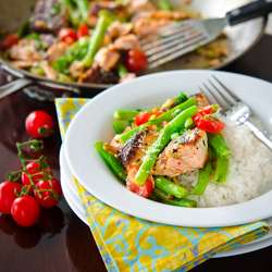 Salmon with Green Beans and Tomatoes