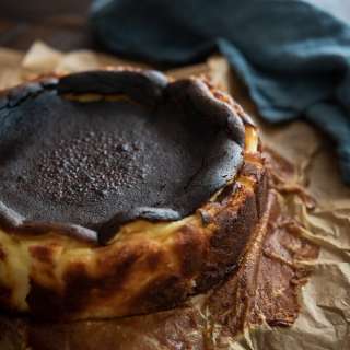 Basque Burnt Cheesecake (La Viña Style)