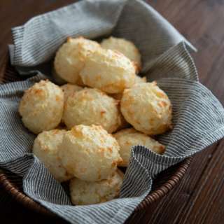 Brazilian Cheese Bread (Pão de Queijo)