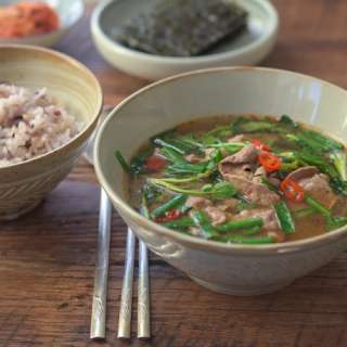 Doenjang Guk (Soybean Paste Soup with Beef and Watercress)
