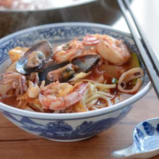 Jjamppong Recipe (Korean Seafood Noodle Soup)