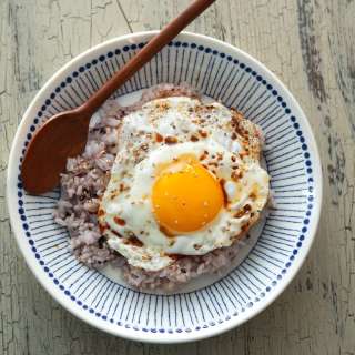 5 Minute Gyeran Bap (Korean Egg & Rice Breakfast)