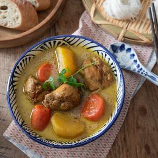 Vietnamese Chicken Curry Soup (Ca Ri Ga)