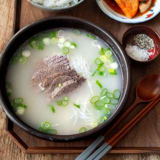 Easy Seolleongtang (Ox Bone Soup)