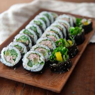 Easy Cucumber Tuna Kimbap (Oi Chamchi Gimbap)