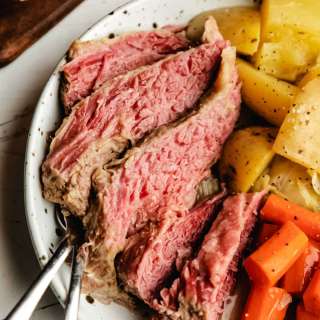 Slow Cooker Corned Beef and Cabbage Recipe