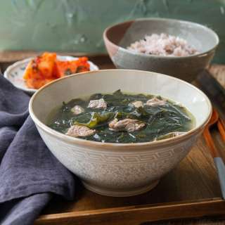 Korean Seaweed Soup (Miyeokguk)