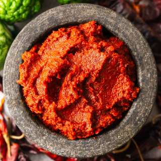 Easy Thai Red Curry Paste (Prik Gaeng Ped Recipe)