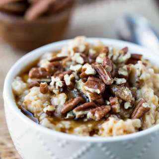 Slow Cooker Overnight Pecan Pie Oatmeal Recipe
