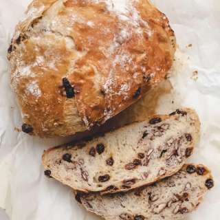 No Knead Cinnamon Raisin Bread