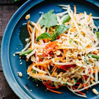 Thai Green Papaya Salad (Som Tam)