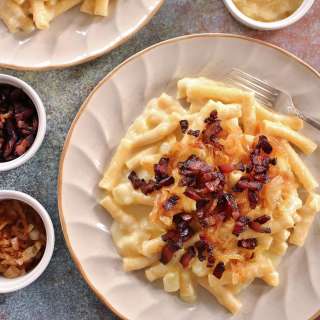 Älplermagronen (Swiss Alpine Macaroni and Cheese)