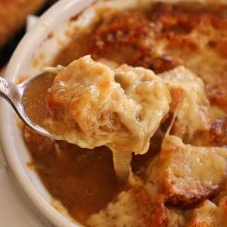 Soupe à l'Oignon Gratinée (Parisian French Onion Soup)