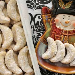 Vanillekipferl (Austrian Vanilla Crescent Cookies)
