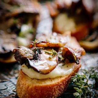 Roasted Mushroom Crostini