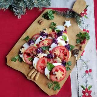 Caprese Christmas Tree Salad: A Festive Appetizer