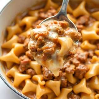 CREAMY BEEF AND BOWTIE PASTA