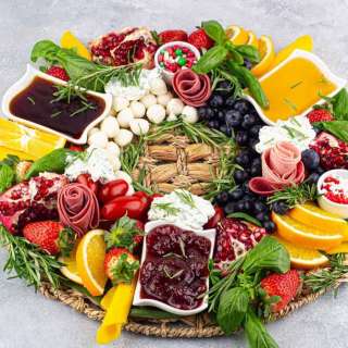 Christmas Charcuterie Wreath: Best Snack Board Recipe