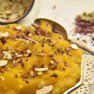 Sooji Ka Halwa (Pakistani Semolina Pudding)