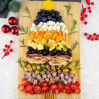 Easy and Festive Christmas Tree Charcuterie Board